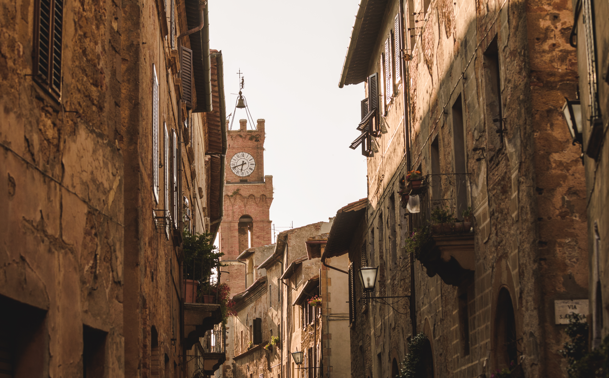 009 Village Italy Clock