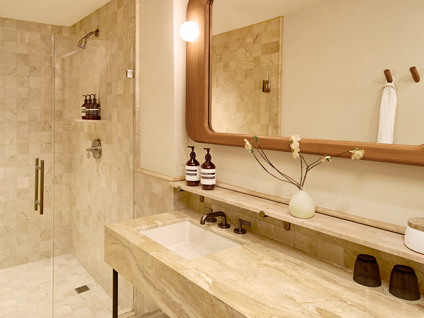 Shelborne By Proper Oceanfront King R V2 04