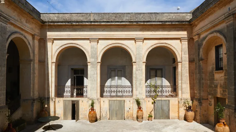 002 Palazzo Daniele Courtyard