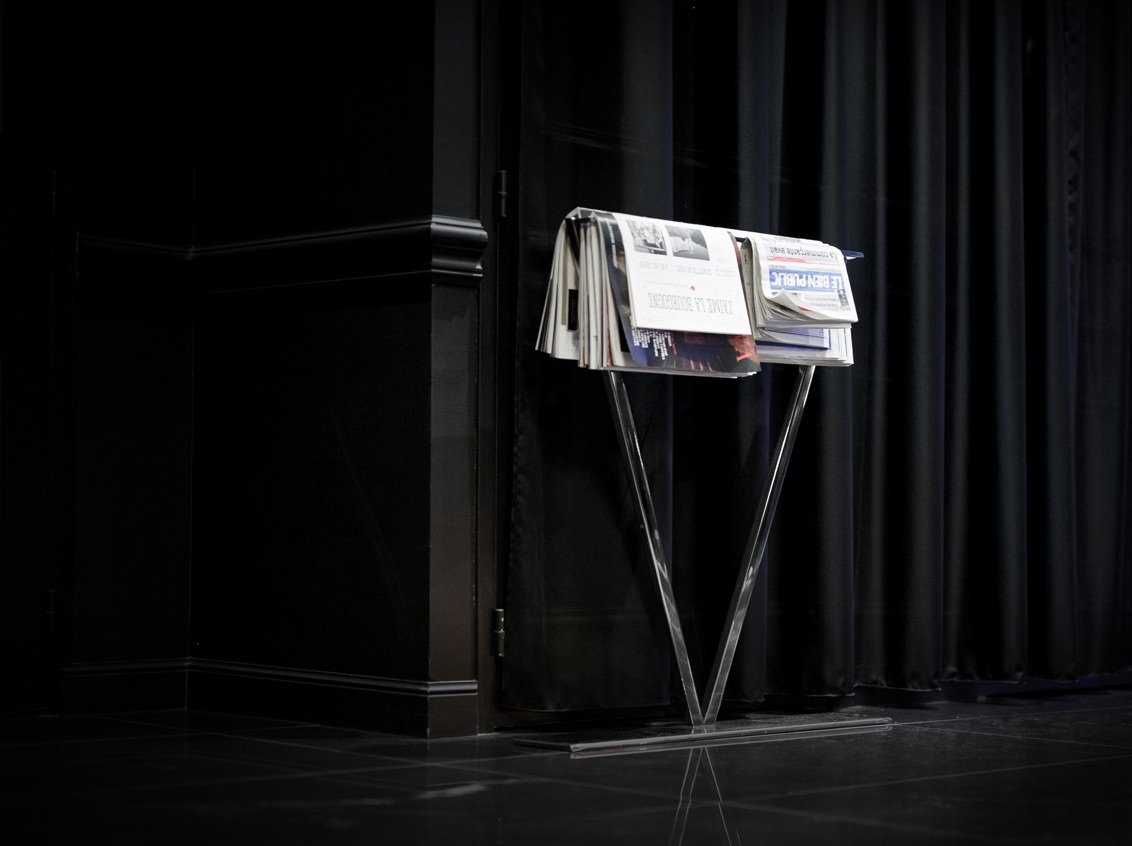 005 Vertigo Magazine Holder