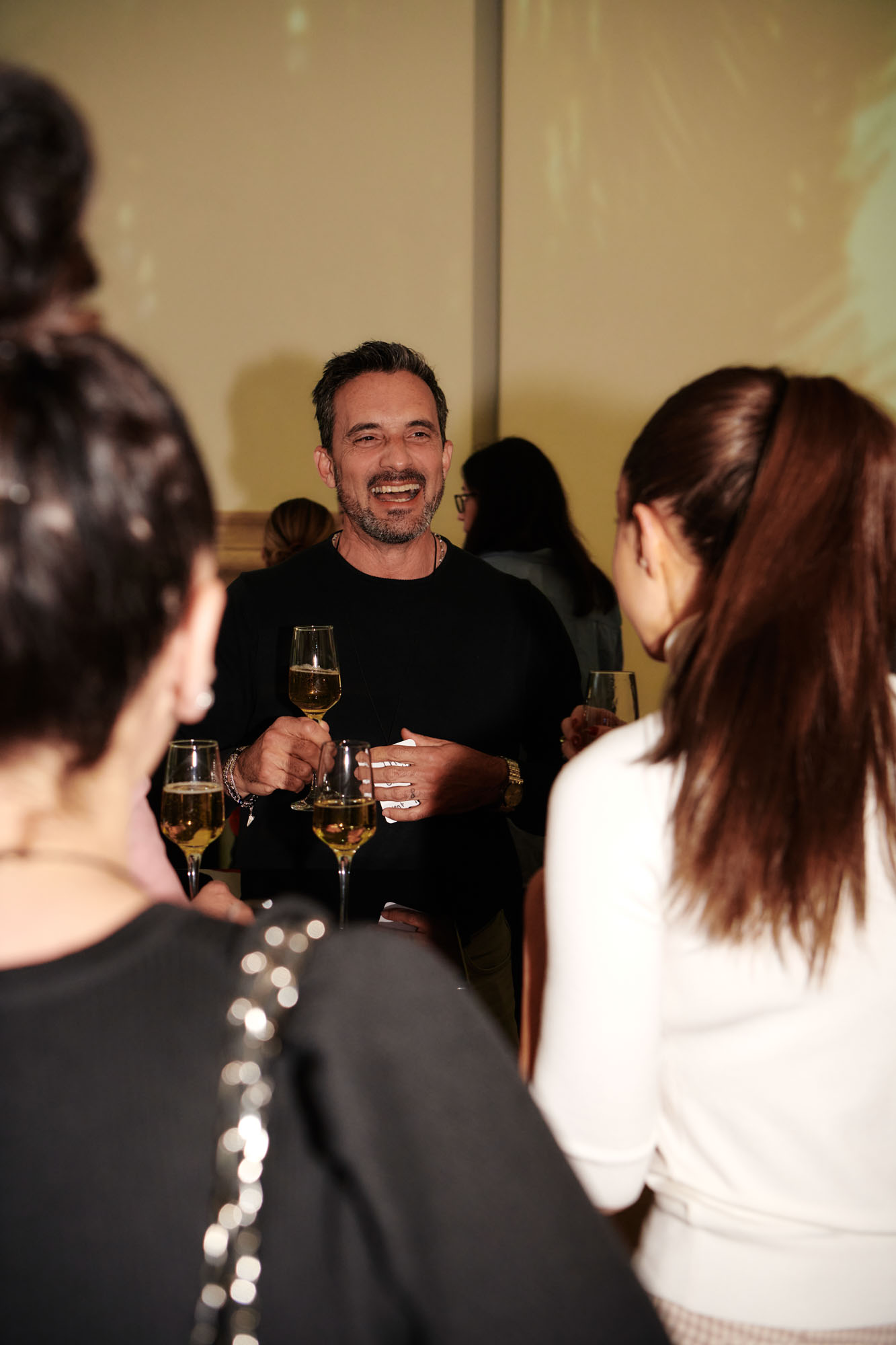 DH SALES24 S London Travelpro 04