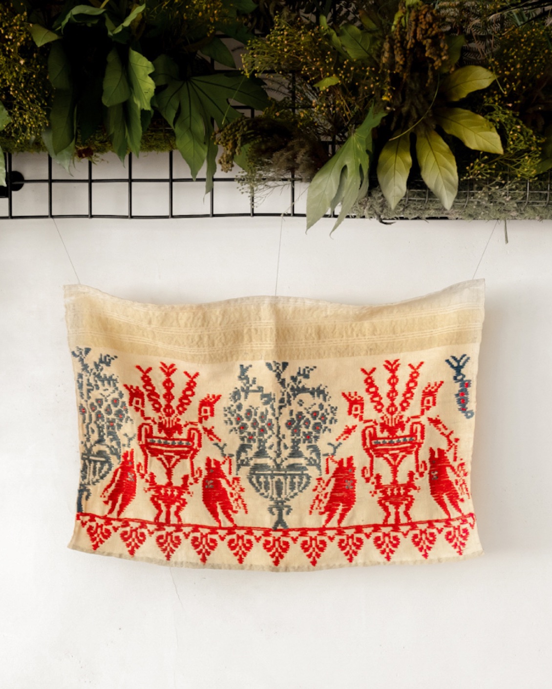 007.3 BP Weaving Myth And Tradition In Crete