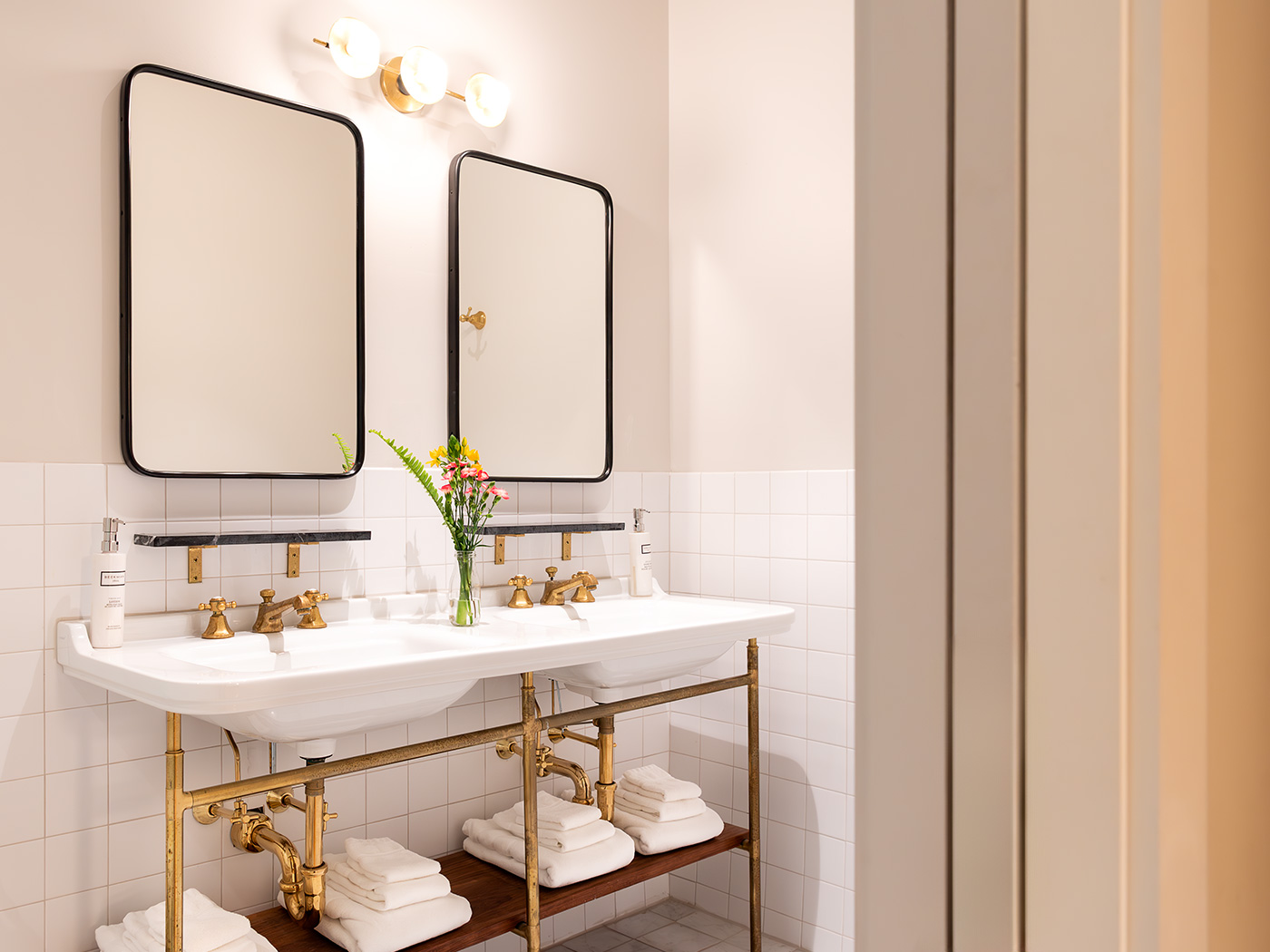 Hotel Kinsley Fair St Double Queen R 02