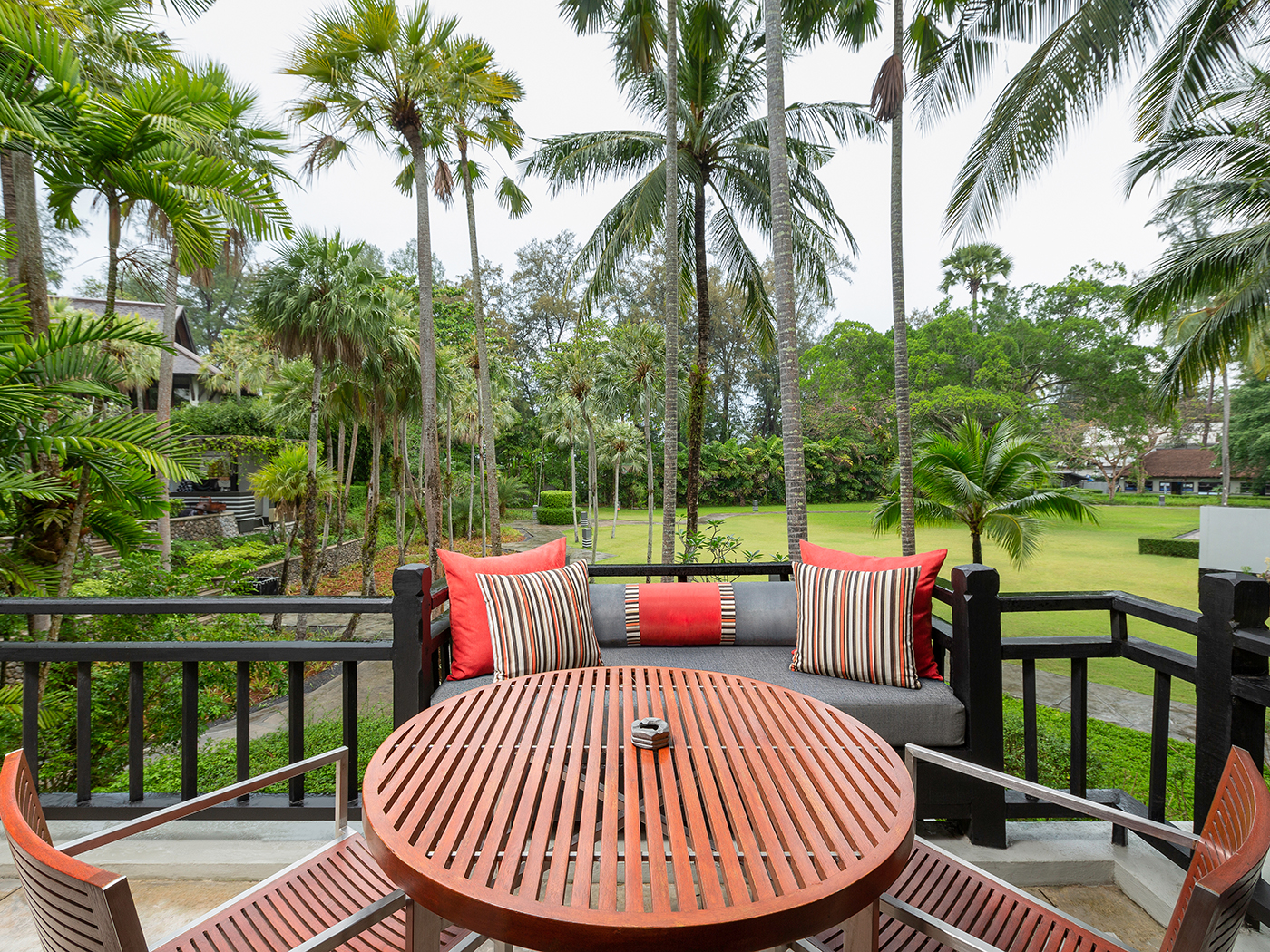 The Slate Indigo Studio V5 R 02