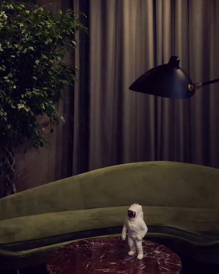 009 Chapter Roma Astronaut