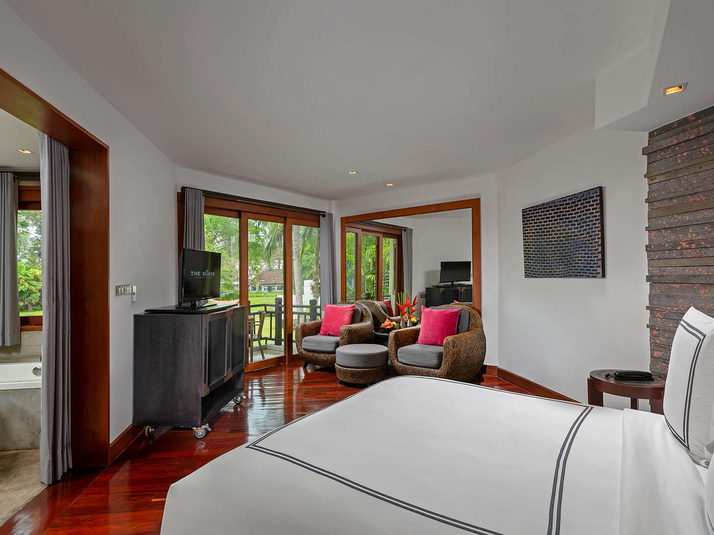 The Slate Indigo Studio V5 R 01