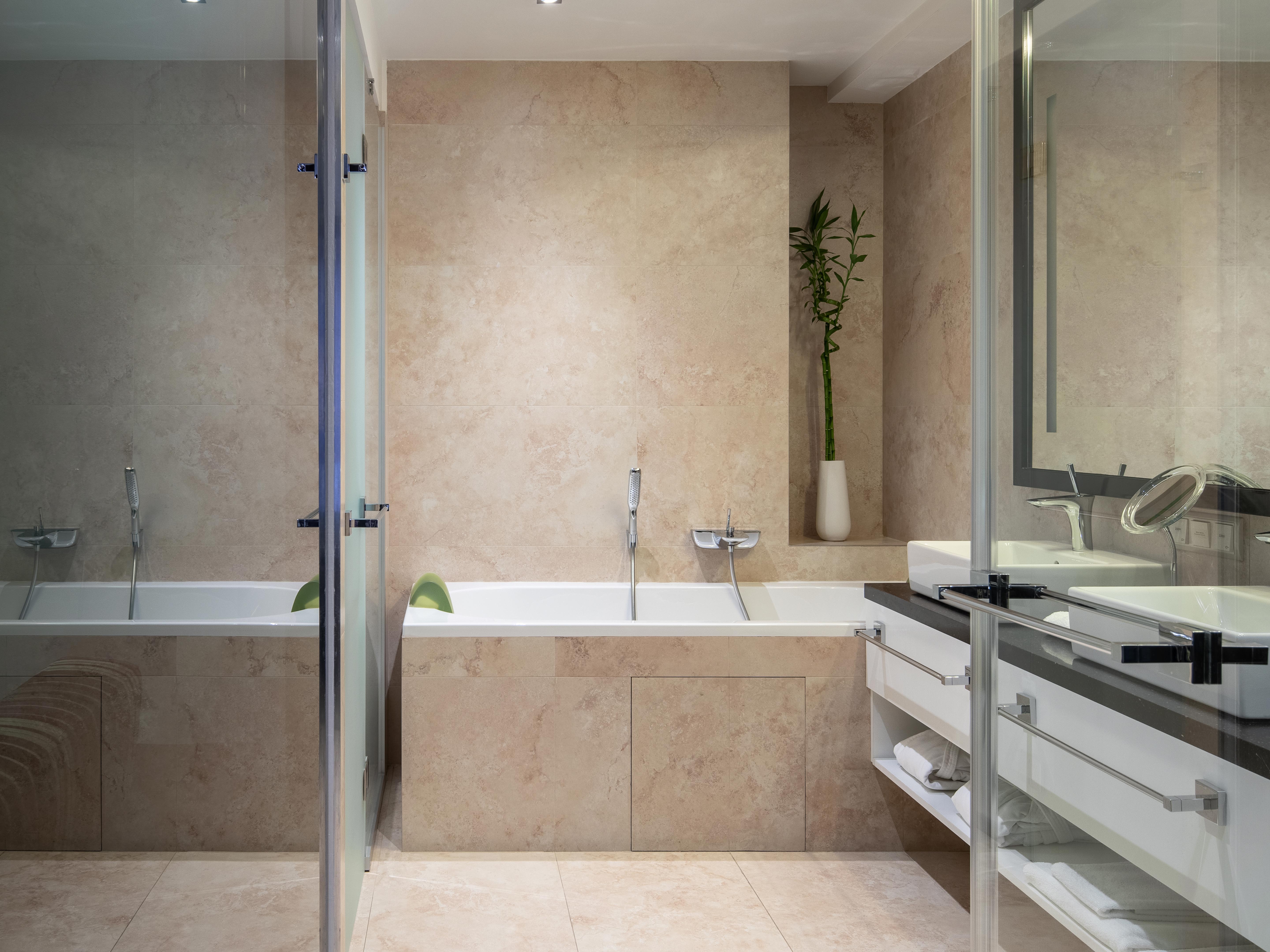 11 Mirrors Rooms in Kiev