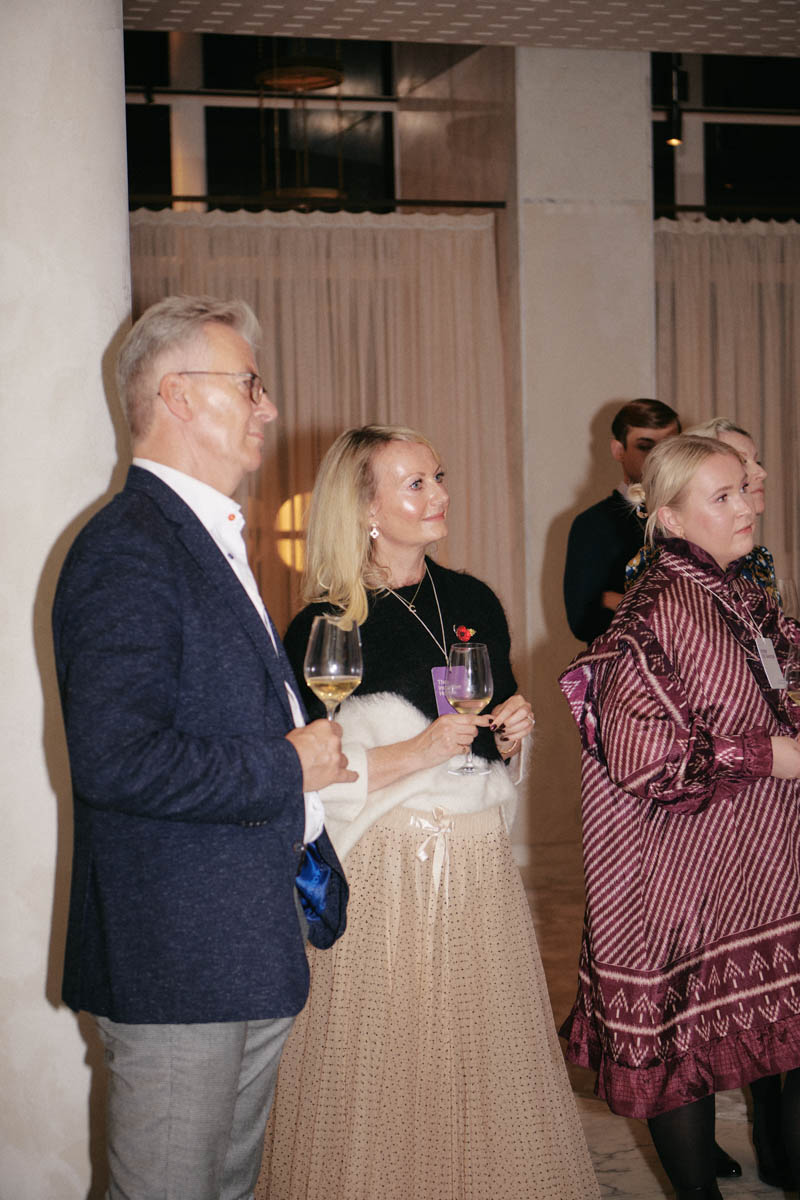 DH SALES23 CE London Apparatus 30