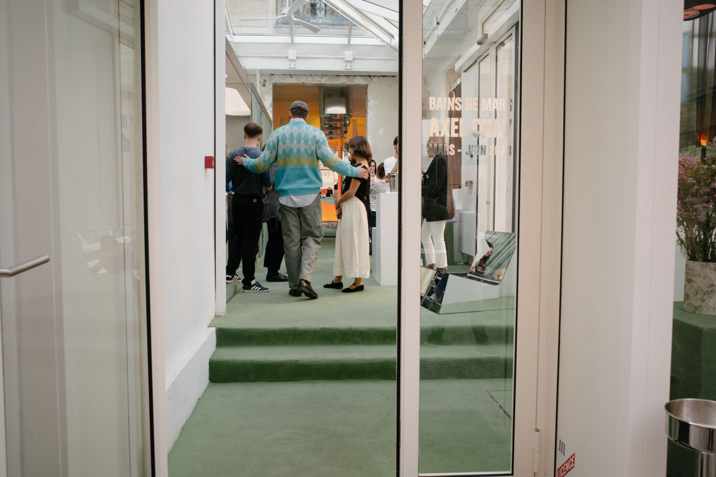 DH24 SALES CE Paris Travelpro 16