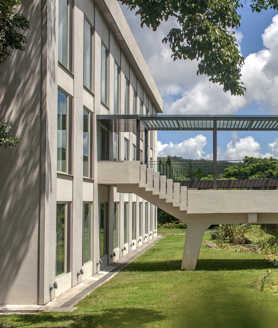 Gloria Manor Architecture