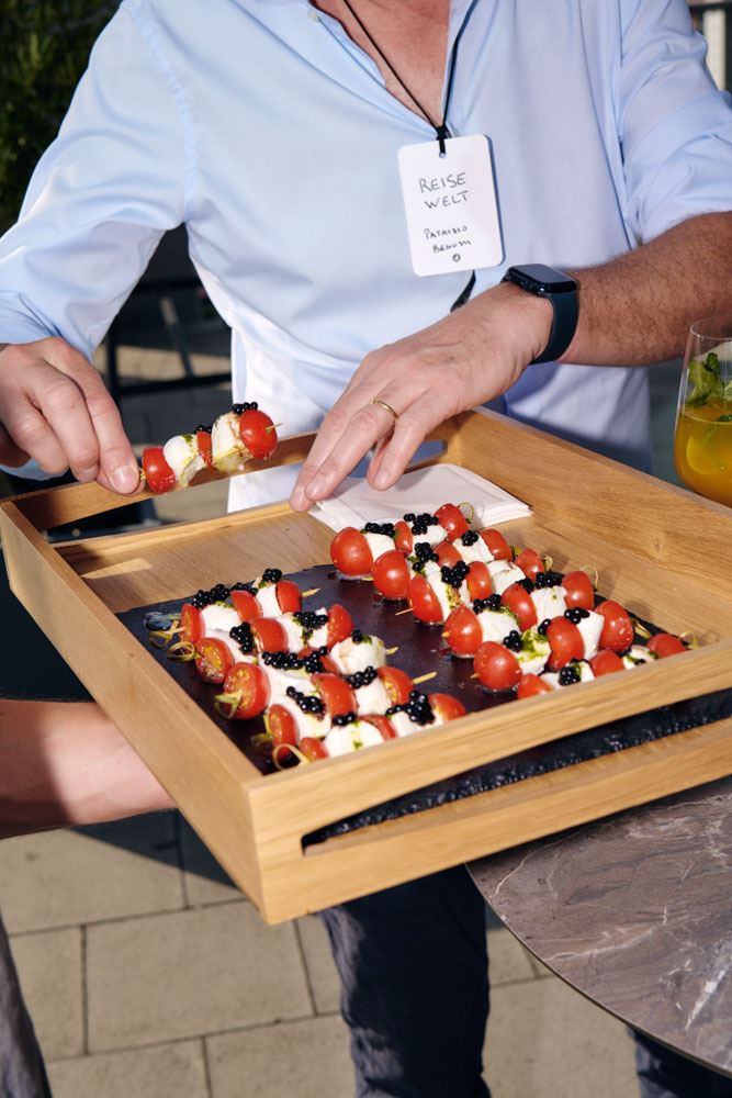 DH24 SALES CE Munich Travelpro07