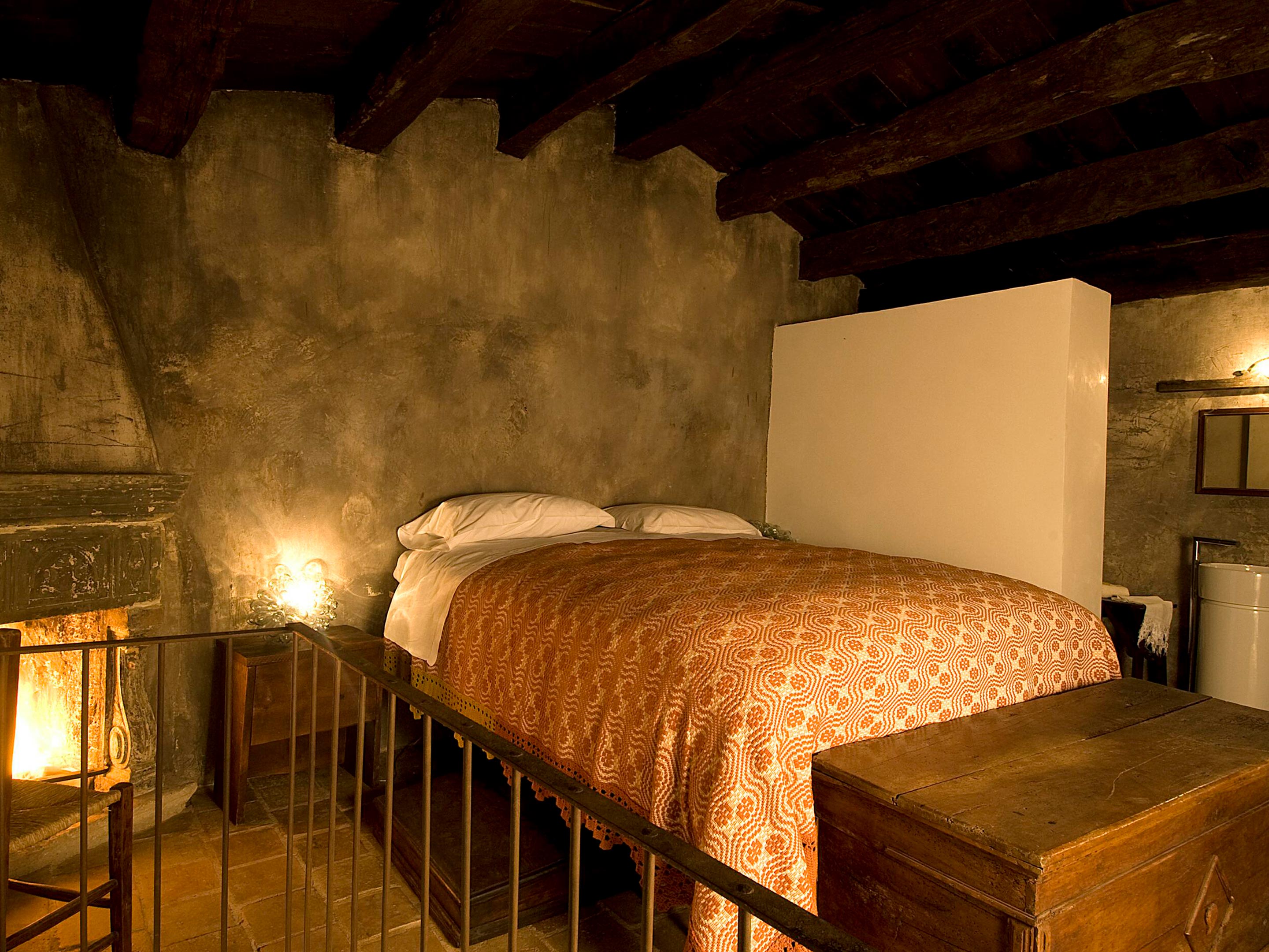 Sextantio Albergo Diffuso Double Bed in Santa Stefano Di Sessanio