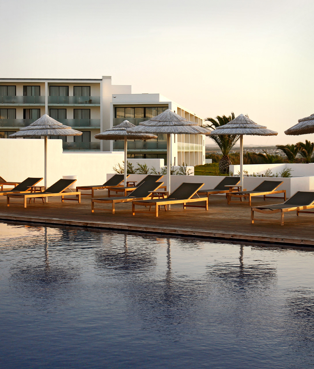 Memmo Baleeira Pool in Sagres