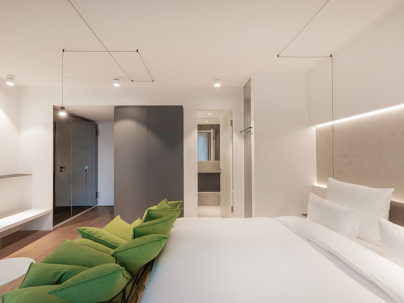 Kpm Deluxe Lounge R 08