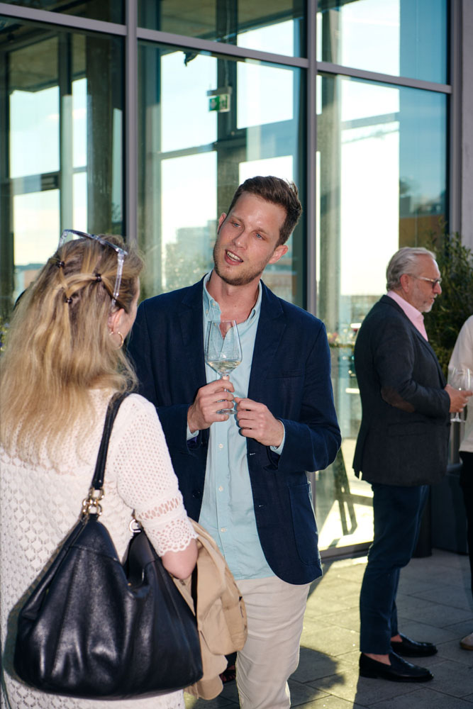 DH24 SALES CE Munich Travelpro14