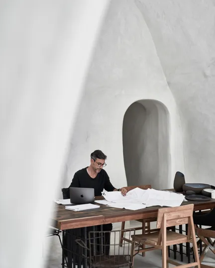 003 Vora Yannis Bellonias Work