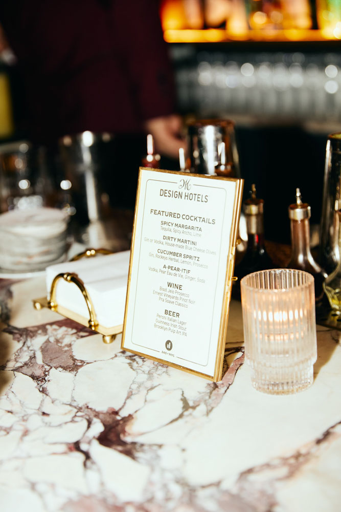 DH SALES24 S NY Travelpro 11