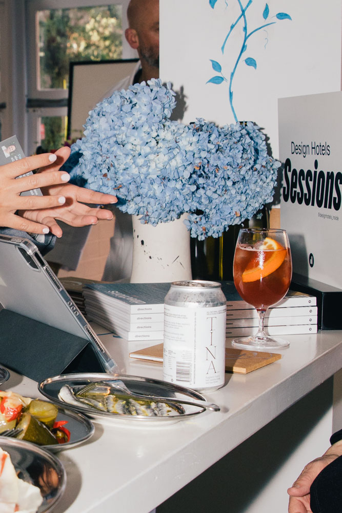 DH SALES24 S Sydney Travelpro 0119