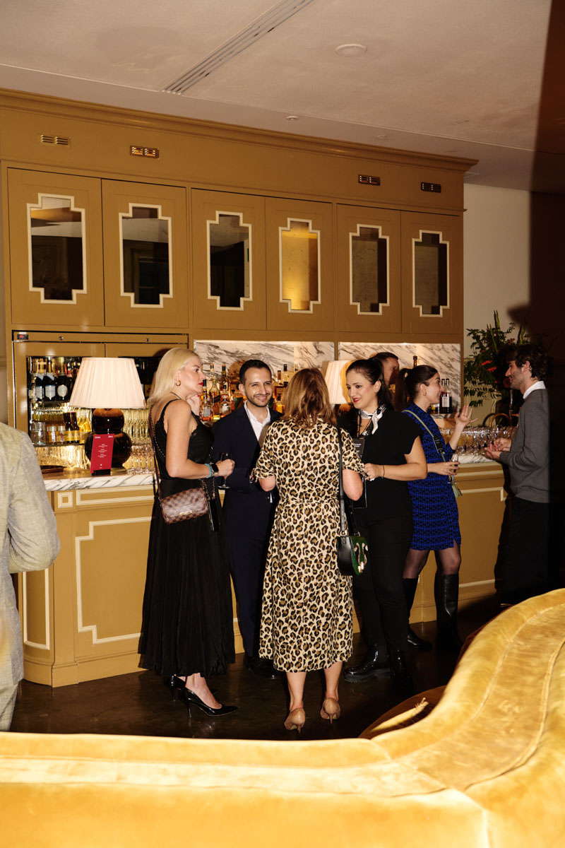 DH24 SALES S London Travelpro 05