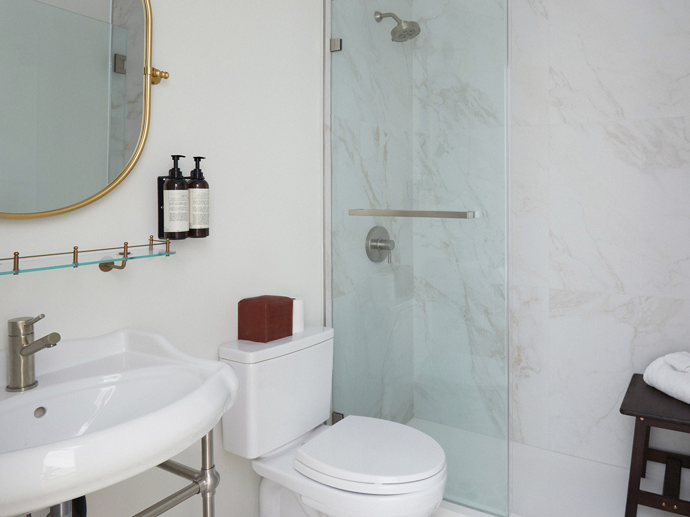 Granger Hotel Courtyard Skyline King R 04