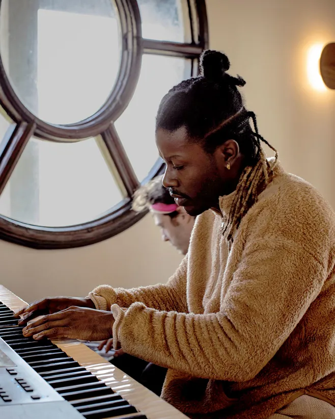 5Cf1175ab2a819c6089acfd8 Jesse Boykins 002