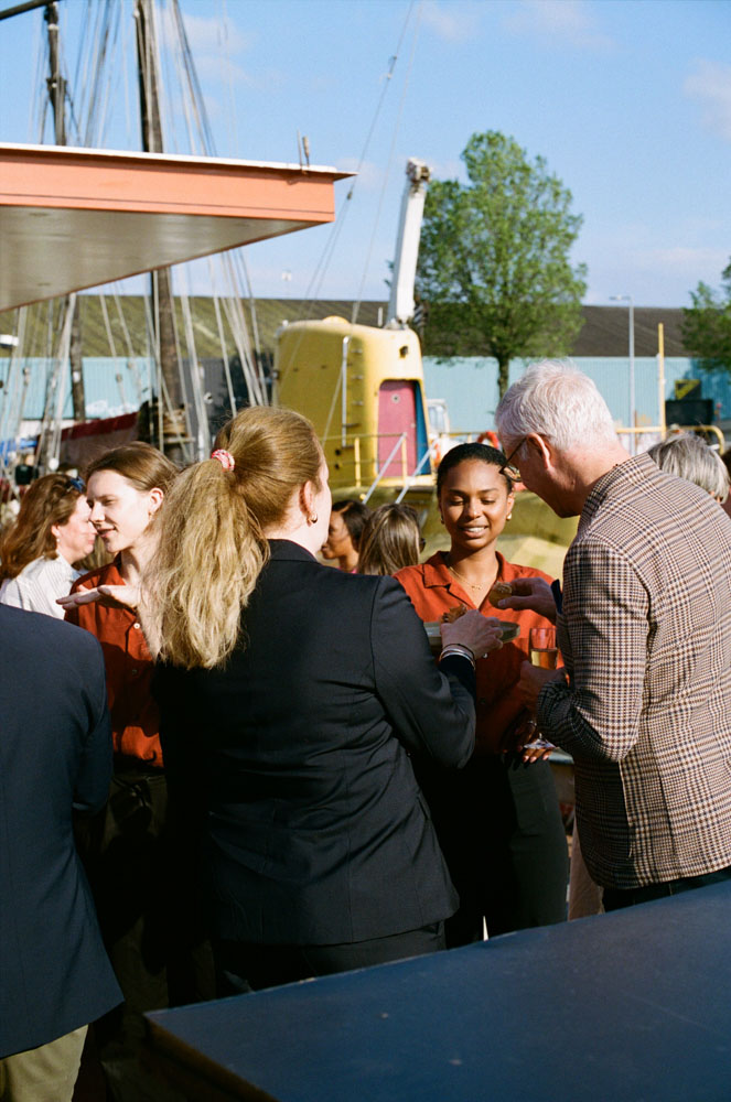 DH24 CE Amsterdam Travelpro16