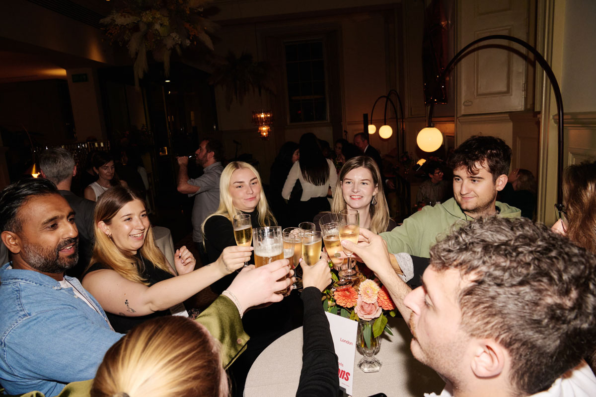 DH24 SALES S London Travelpro 20