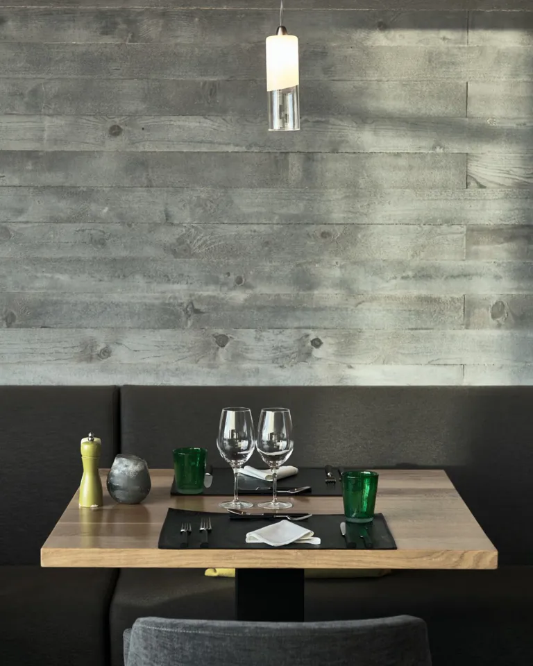 007 Chetzeron Dining Table