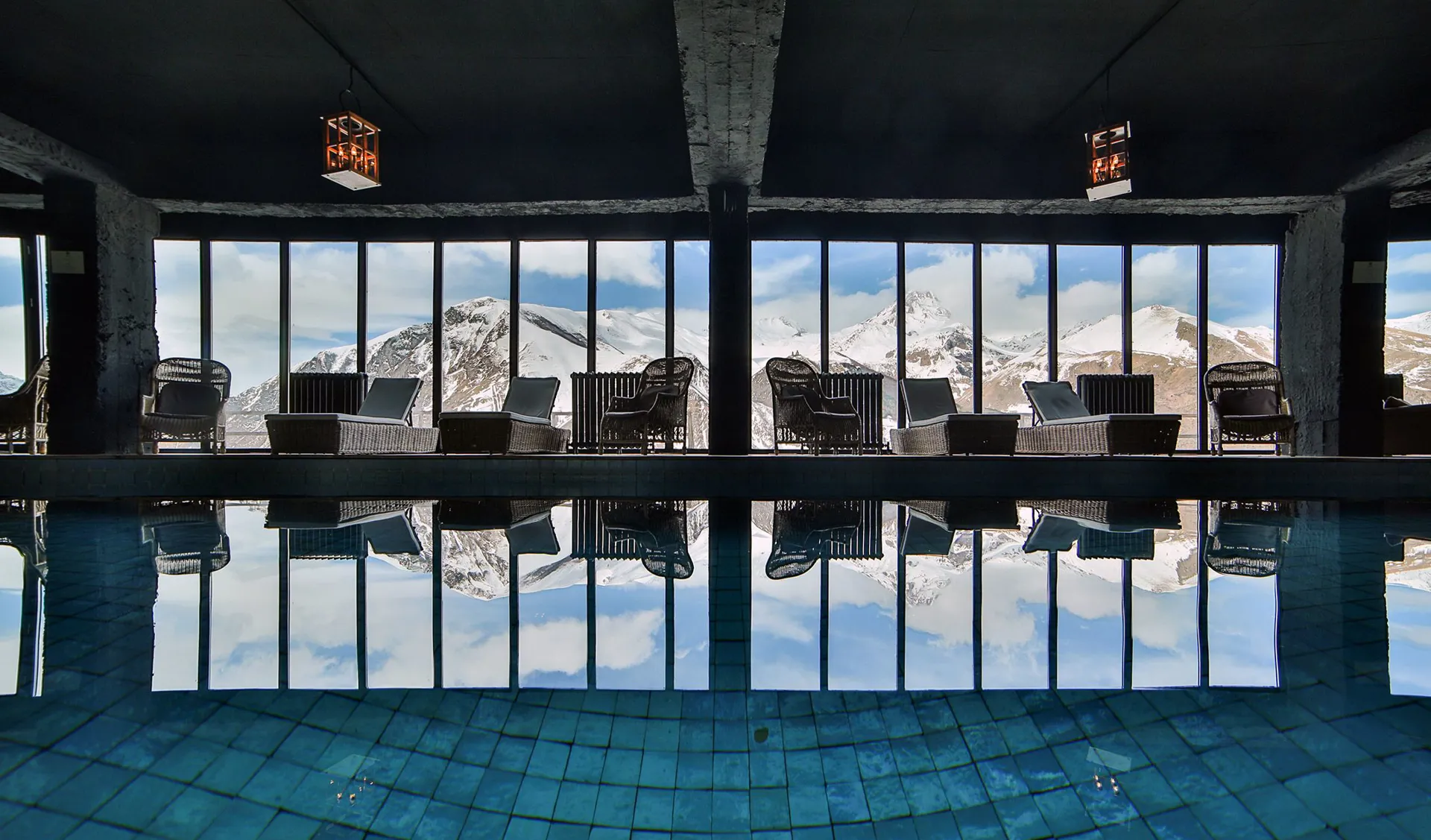 Rooms Hotel Kazbegi Pool in Stepantsminda