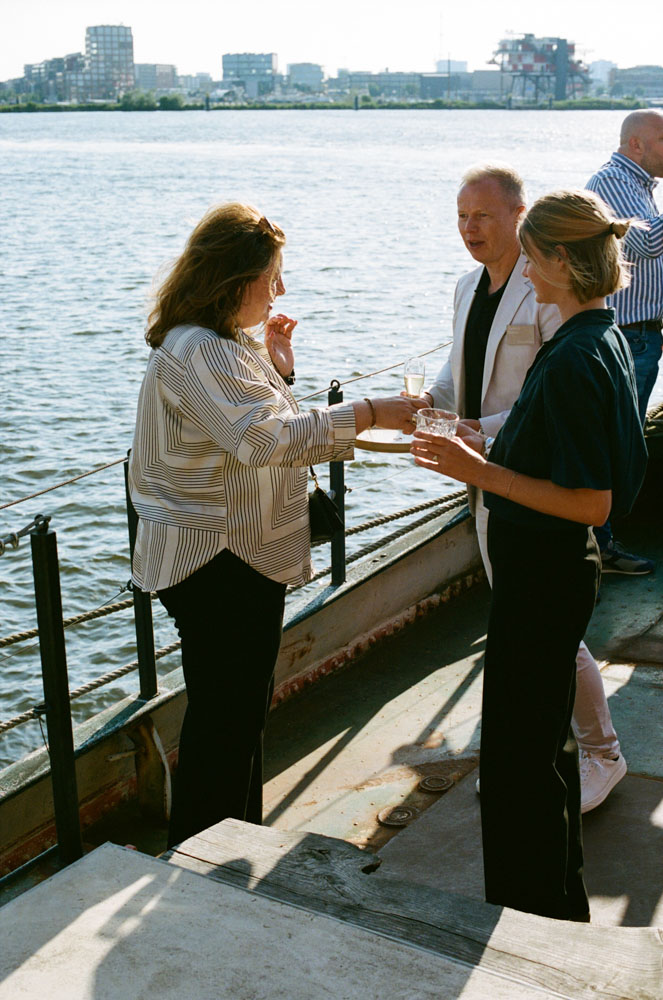 DH24 CE Amsterdam Travelpro20